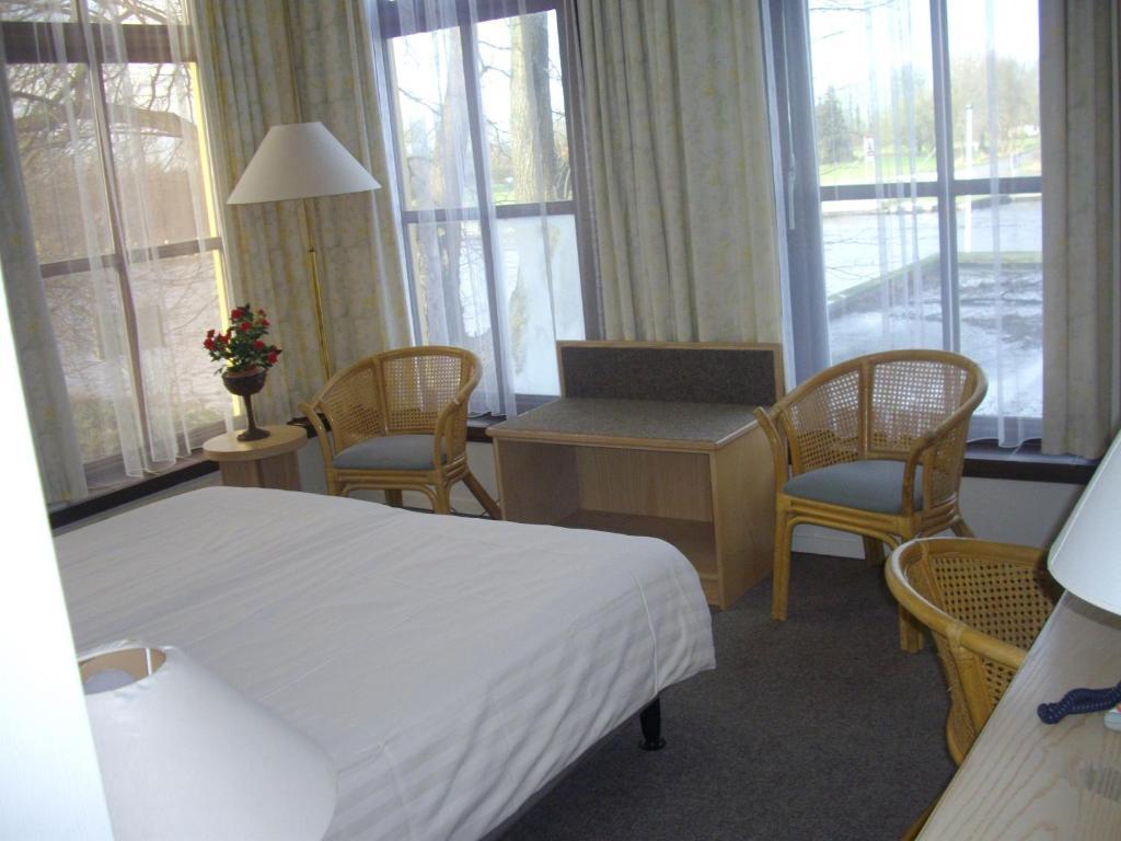 Hotel De Oude Schouw Jirnsum Habitación foto