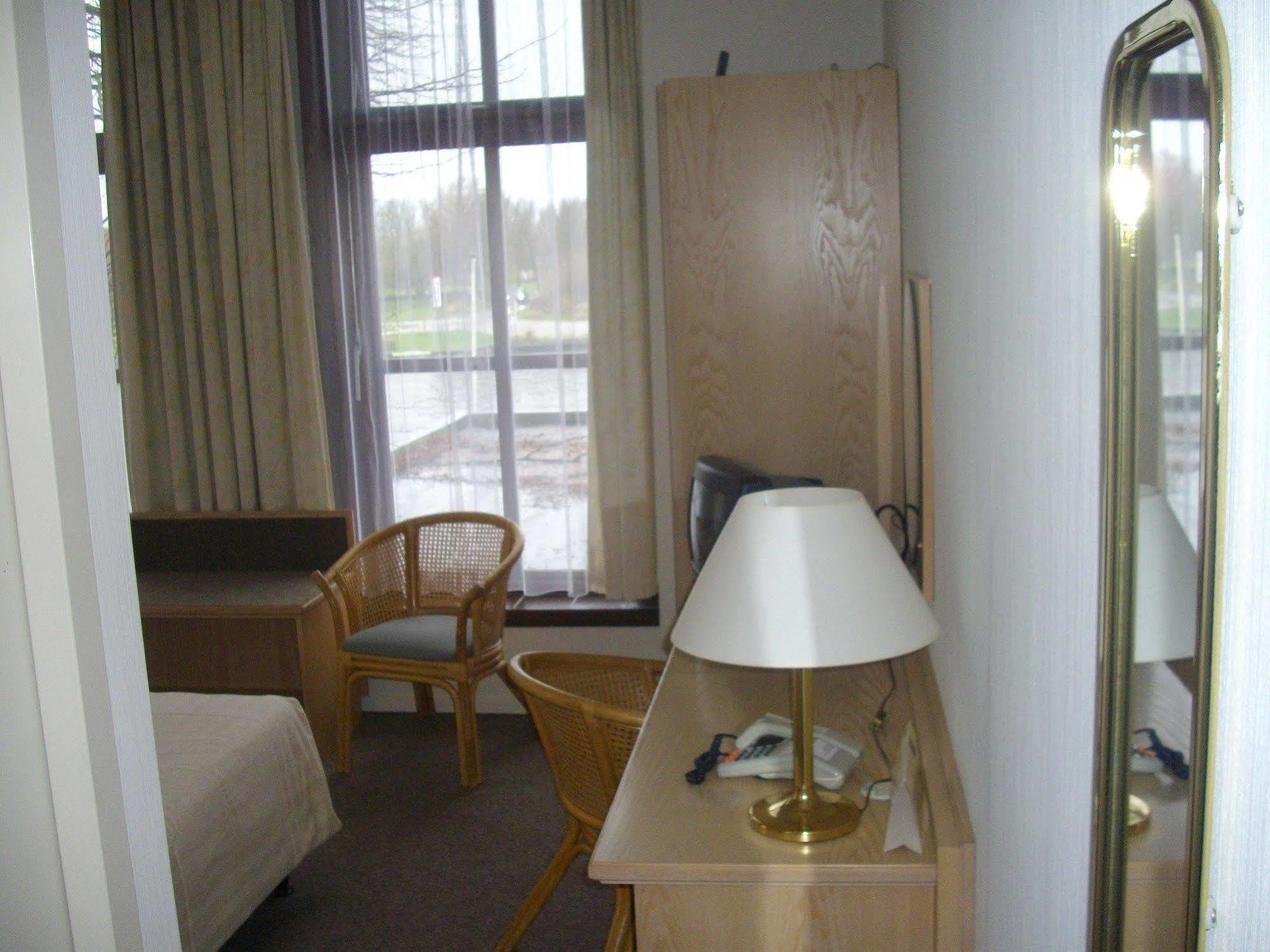 Hotel De Oude Schouw Jirnsum Exterior foto